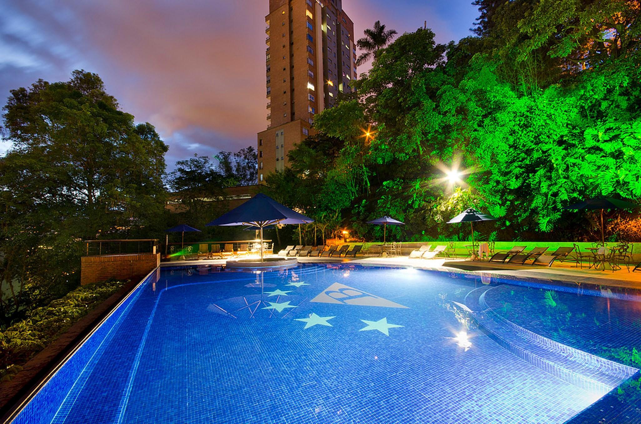 Hotel Dann Carlton Belfort Medellín Eksteriør billede Swimming pool