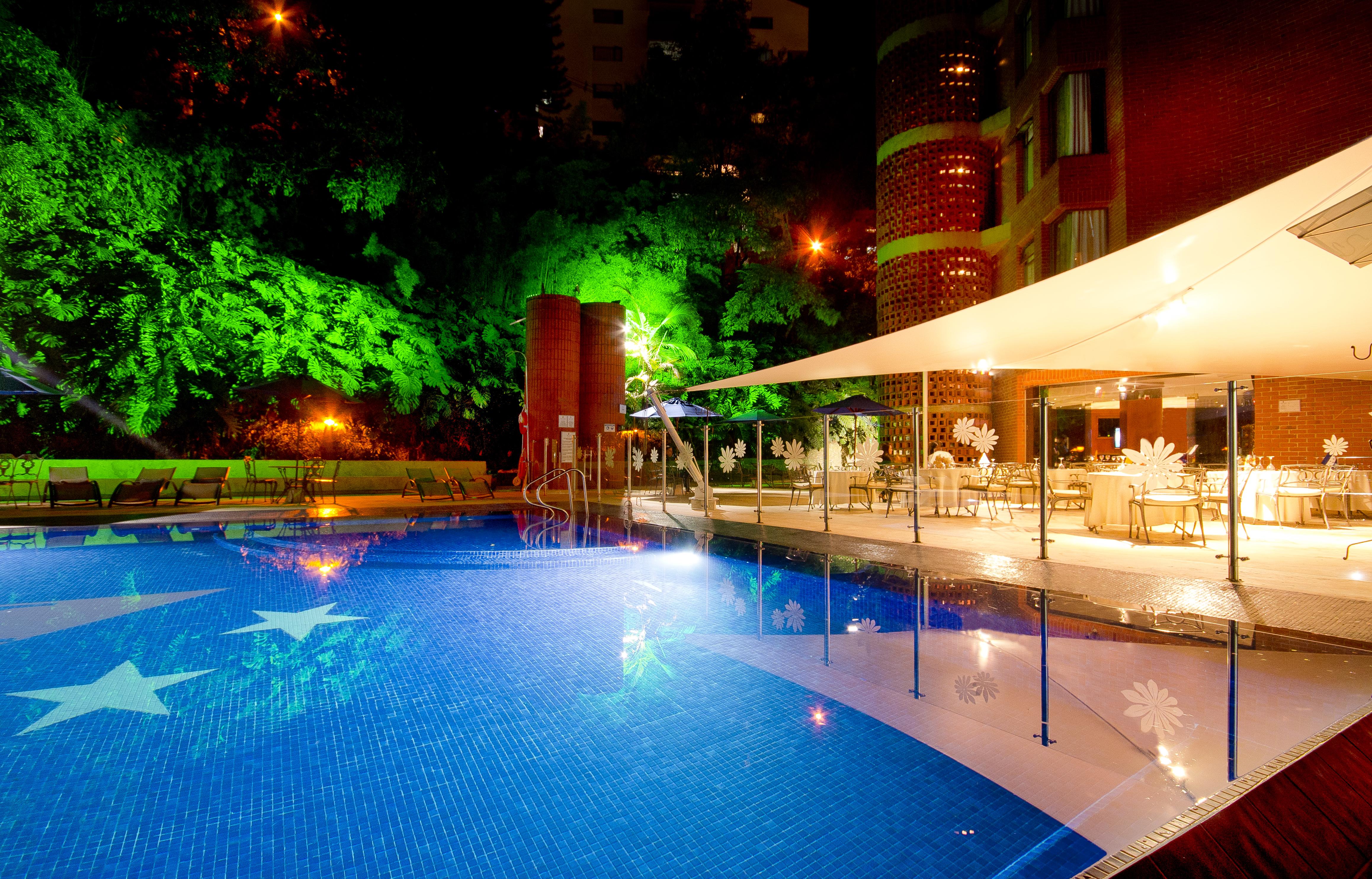Hotel Dann Carlton Belfort Medellín Eksteriør billede Swimming pool