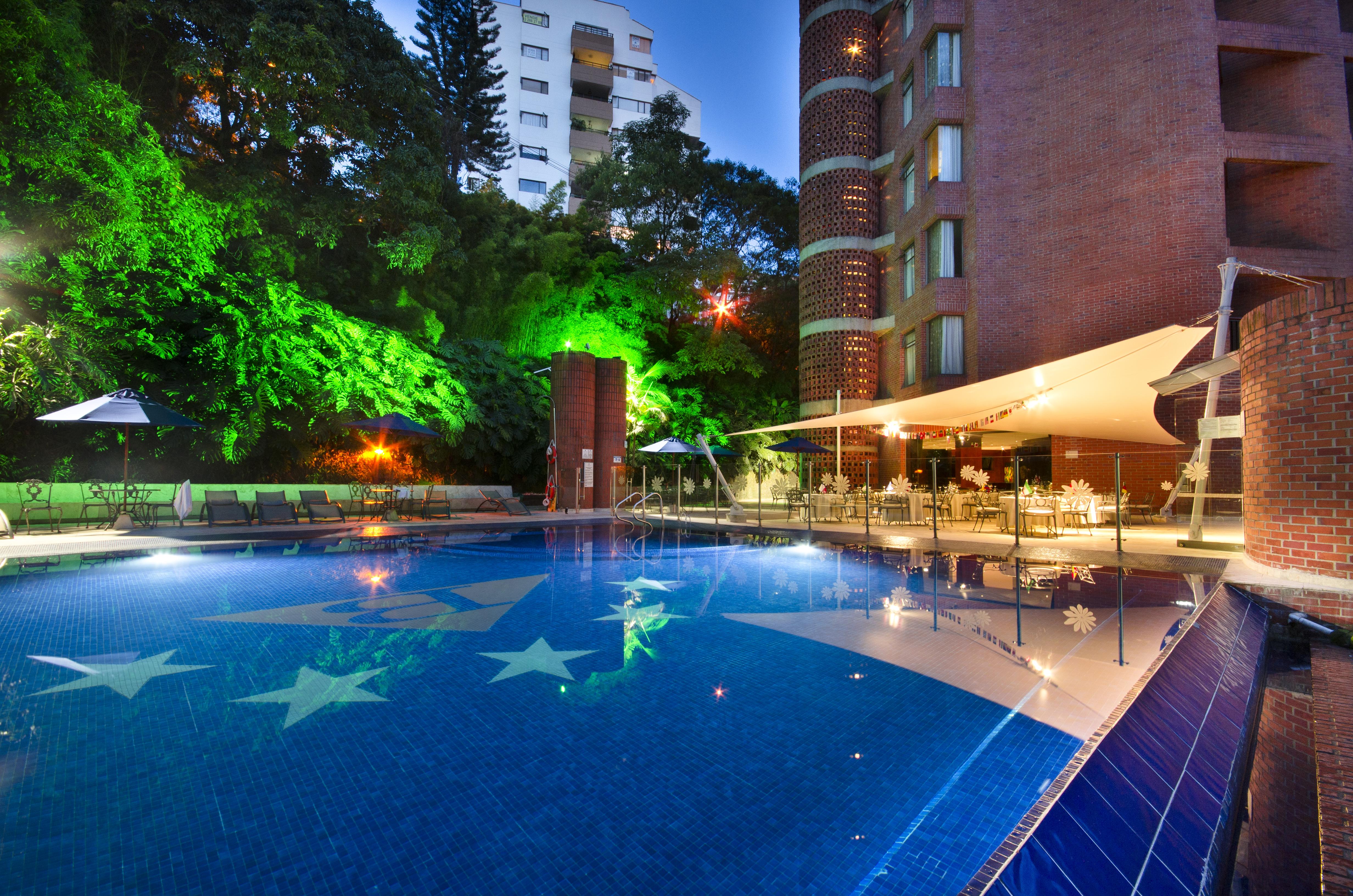 Hotel Dann Carlton Belfort Medellín Eksteriør billede The pool at the hotel