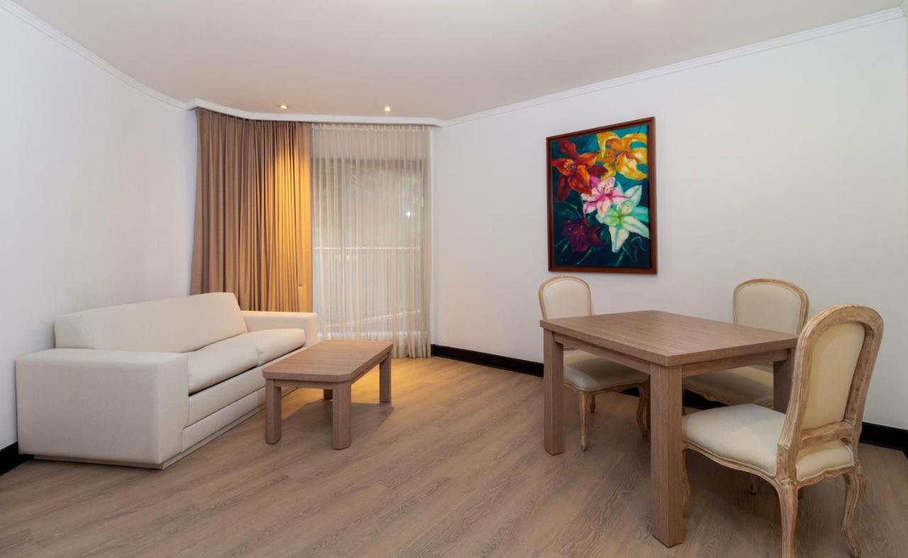 Hotel Dann Carlton Belfort Medellín Eksteriør billede A living room