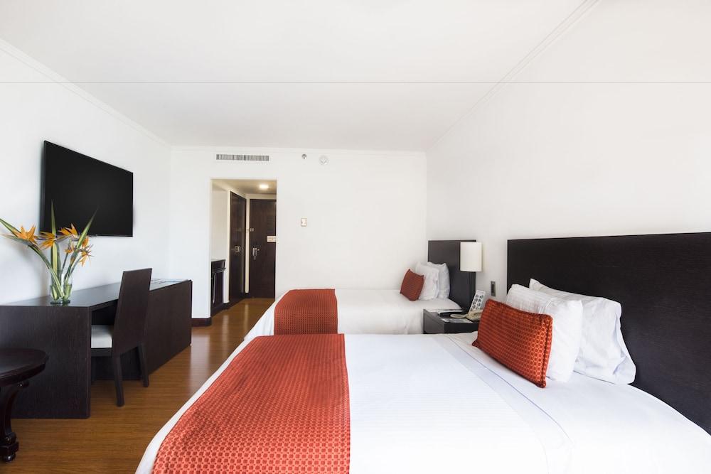 Hotel Dann Carlton Belfort Medellín Eksteriør billede A room at the hotel
