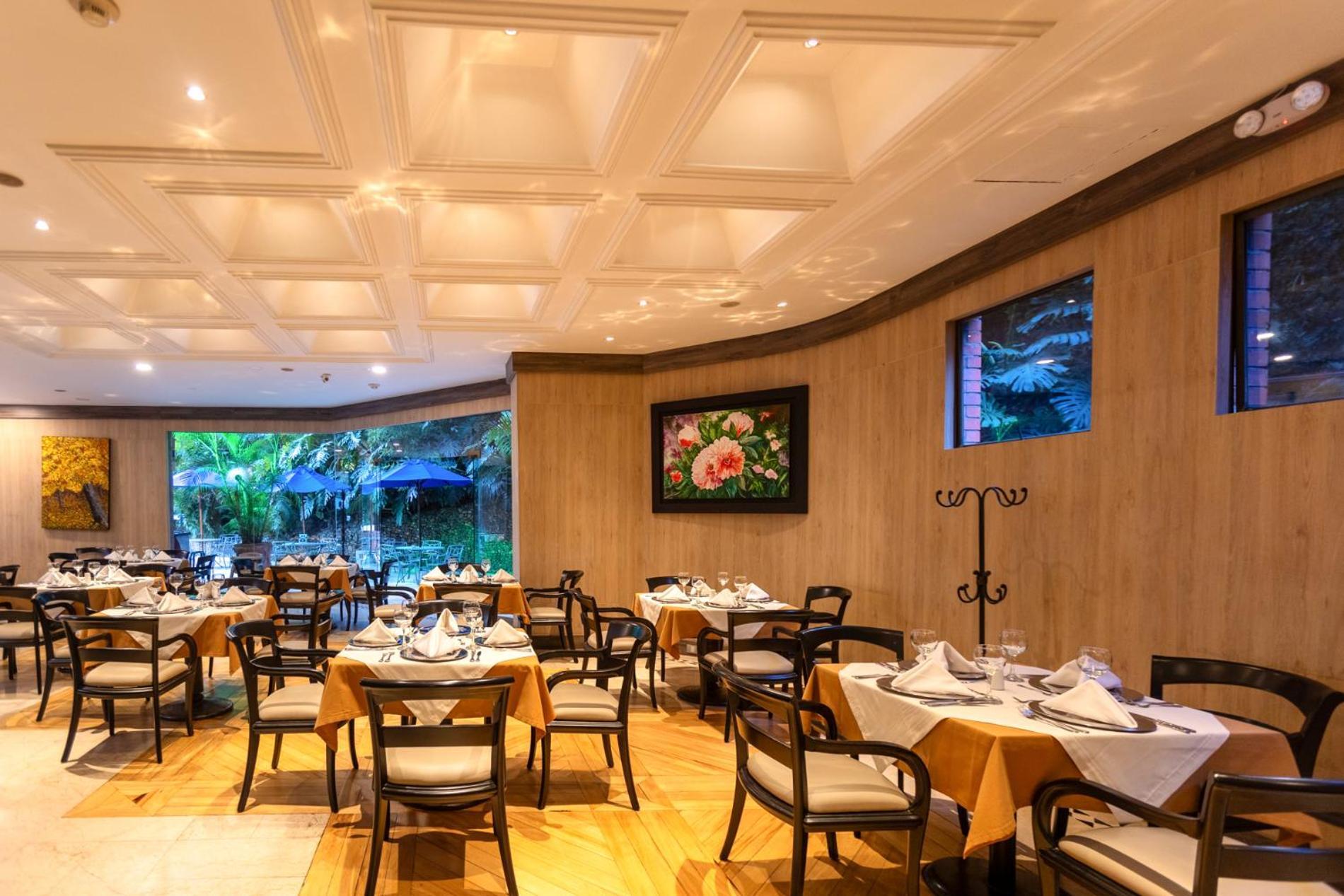 Hotel Dann Carlton Belfort Medellín Eksteriør billede Restaurant